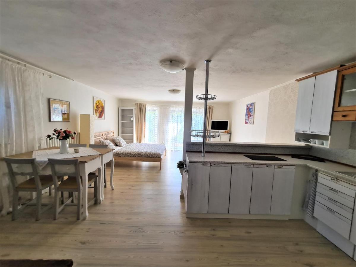 Apartman Prace Lägenhet Exteriör bild