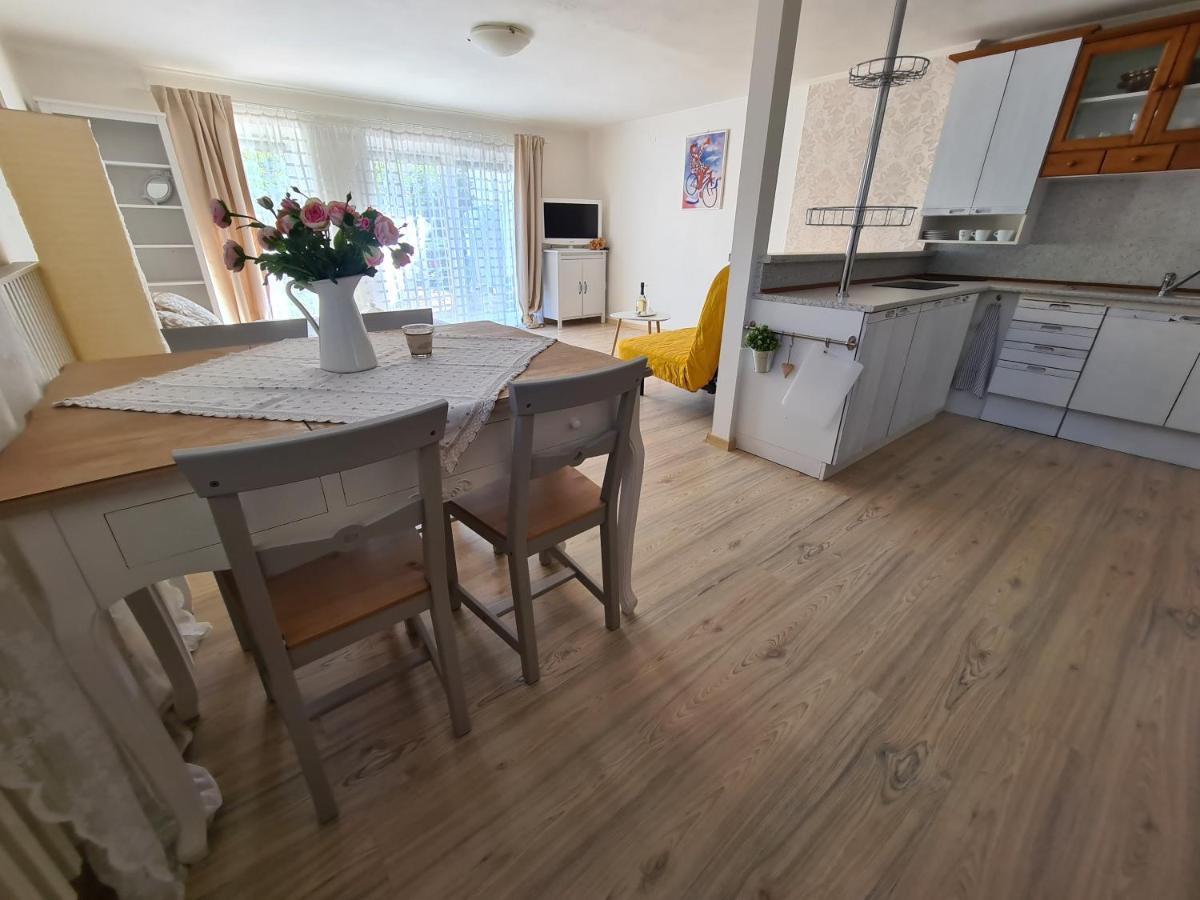 Apartman Prace Lägenhet Exteriör bild