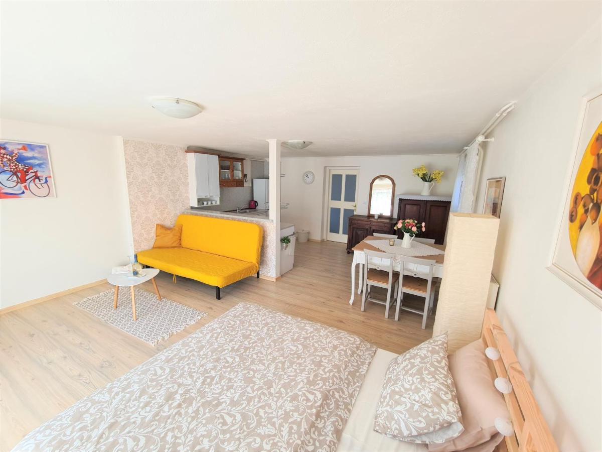 Apartman Prace Lägenhet Exteriör bild
