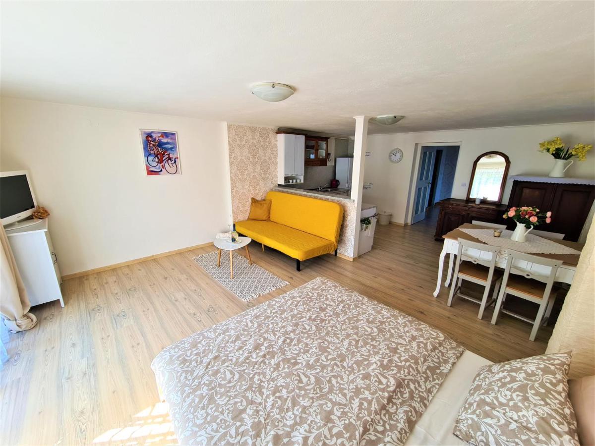 Apartman Prace Lägenhet Exteriör bild